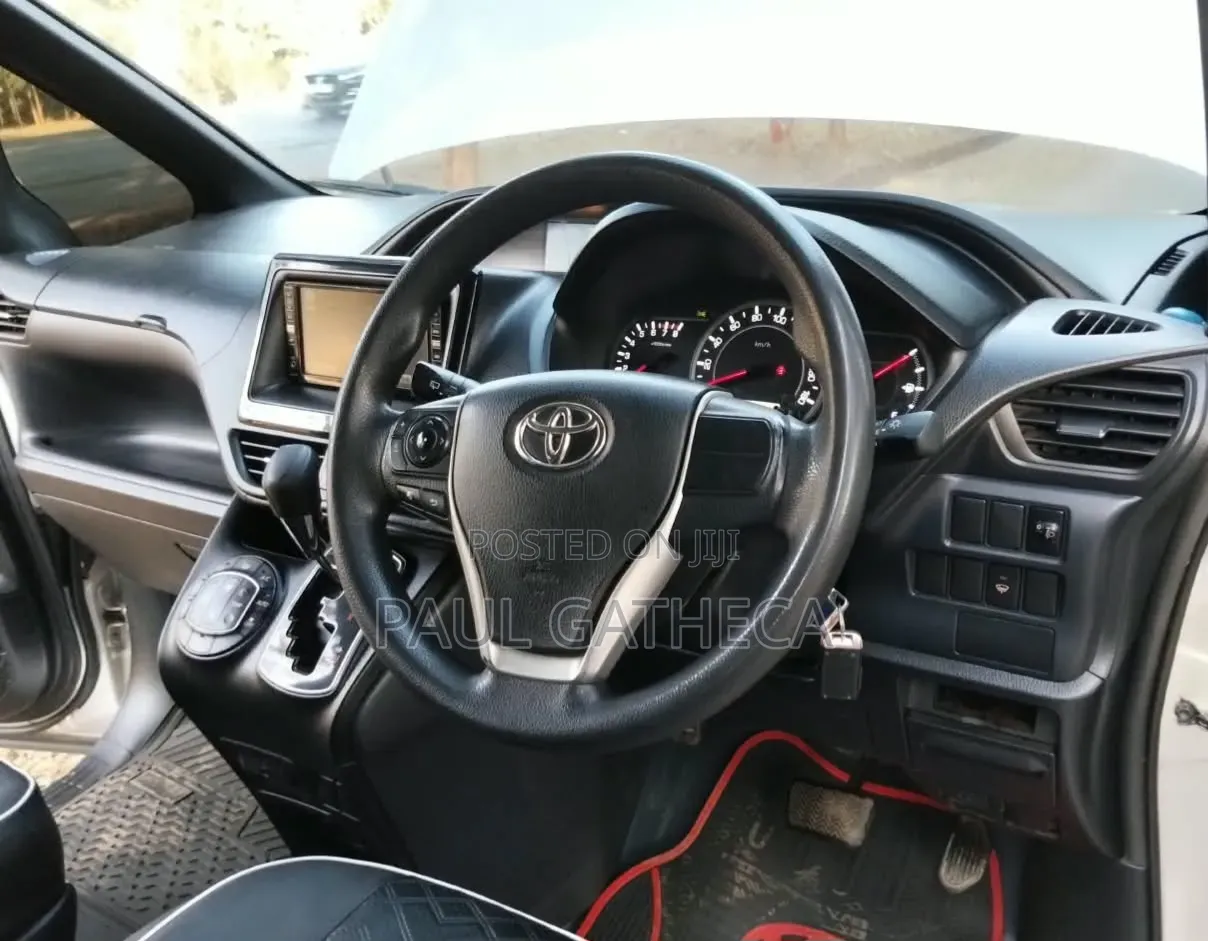 Toyota Noah 2016 Silver