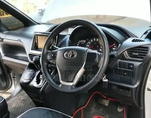 Toyota Noah 2016 Silver
