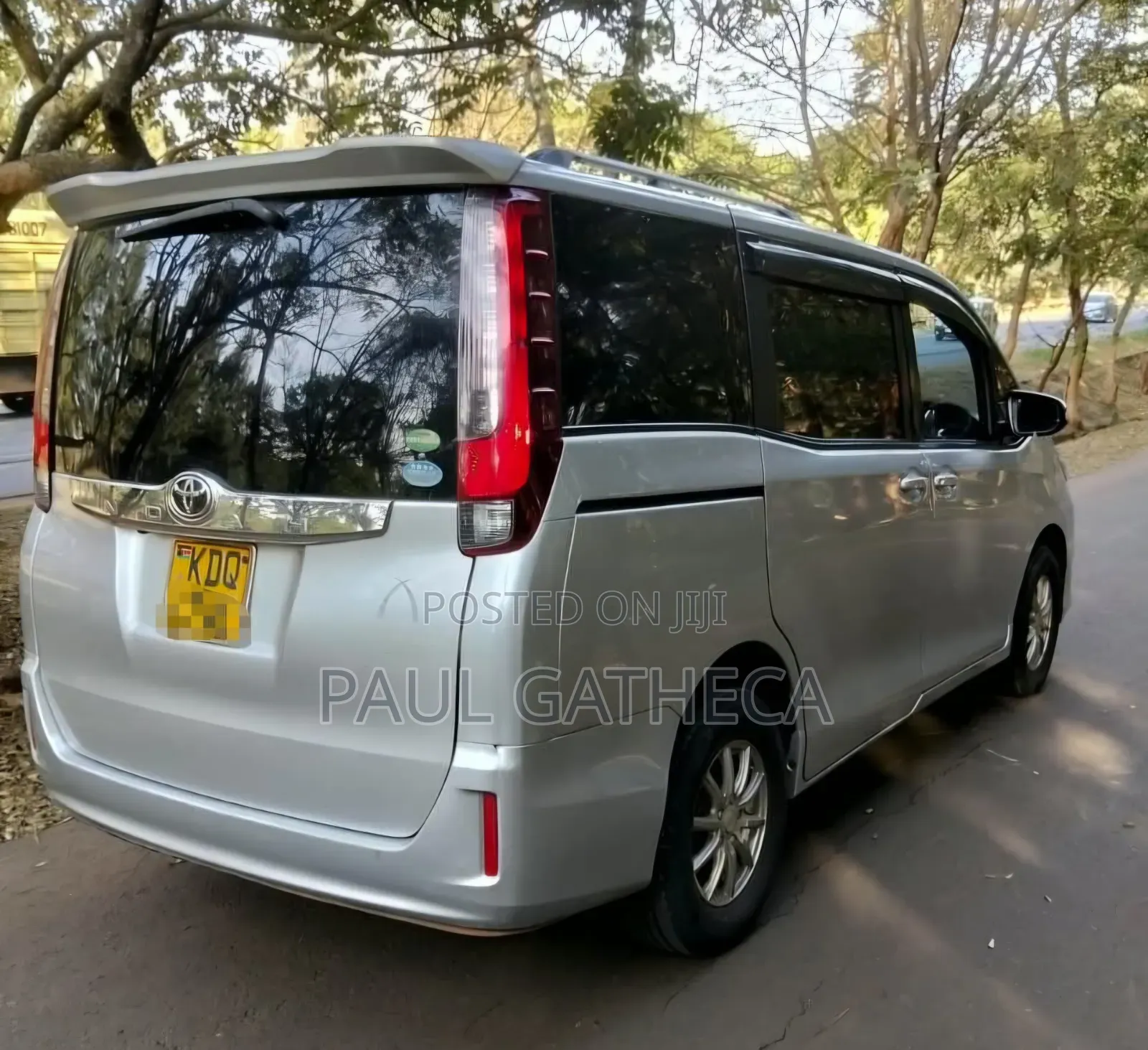 Toyota Noah 2016 Silver