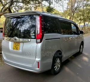 Toyota Noah 2016 Silver