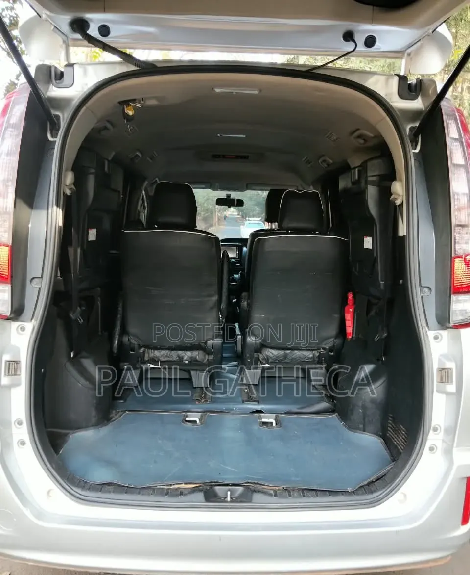 Toyota Noah 2016 Silver