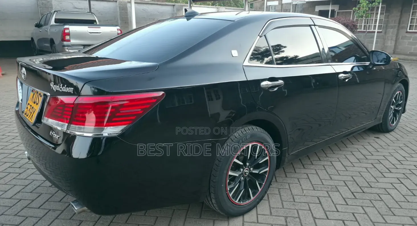 Toyota Crown 2016 Black