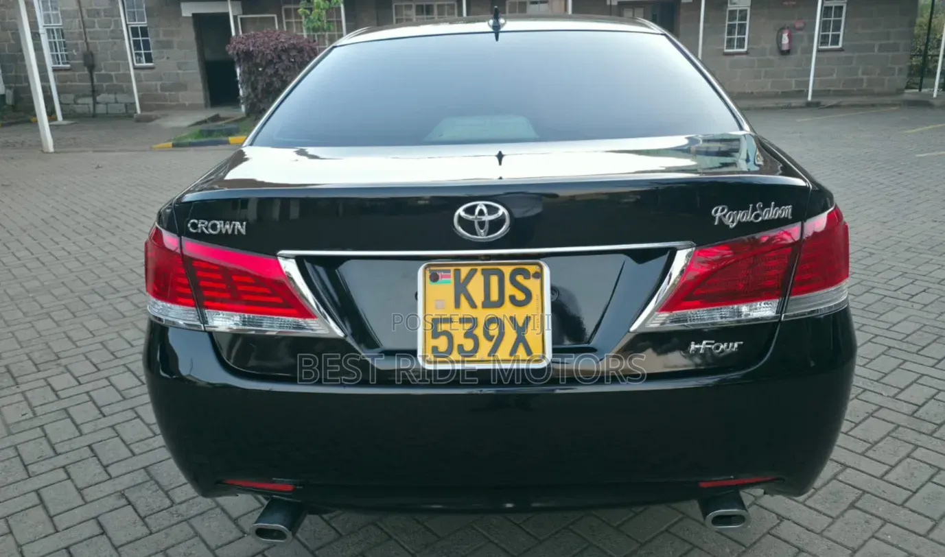 Toyota Crown 2016 Black