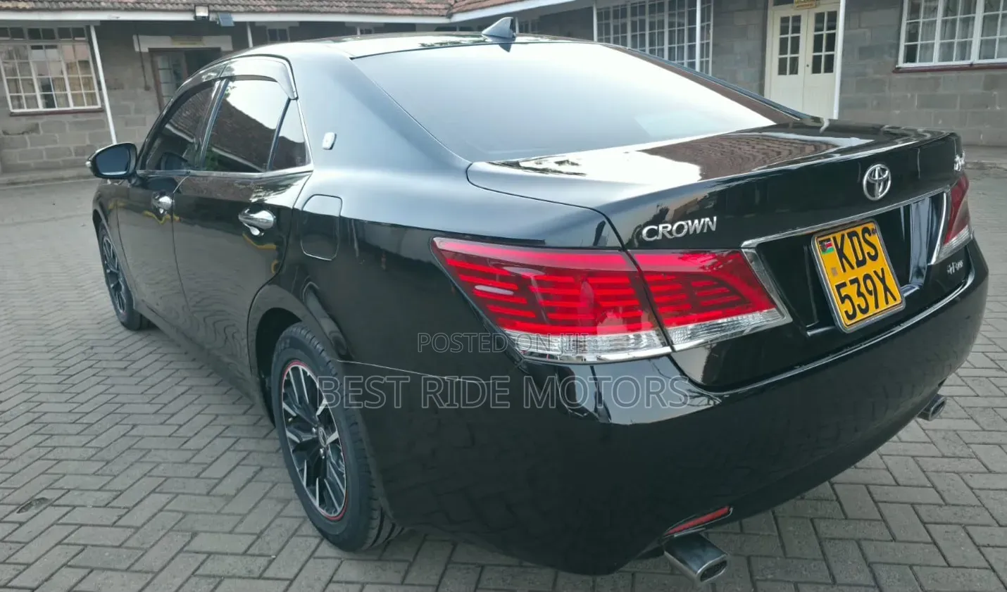 Toyota Crown 2016 Black