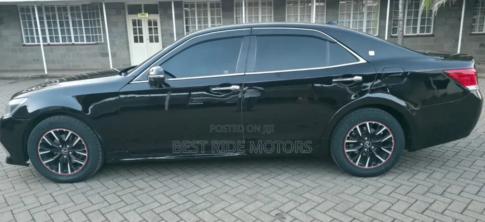 Toyota Crown 2016 Black