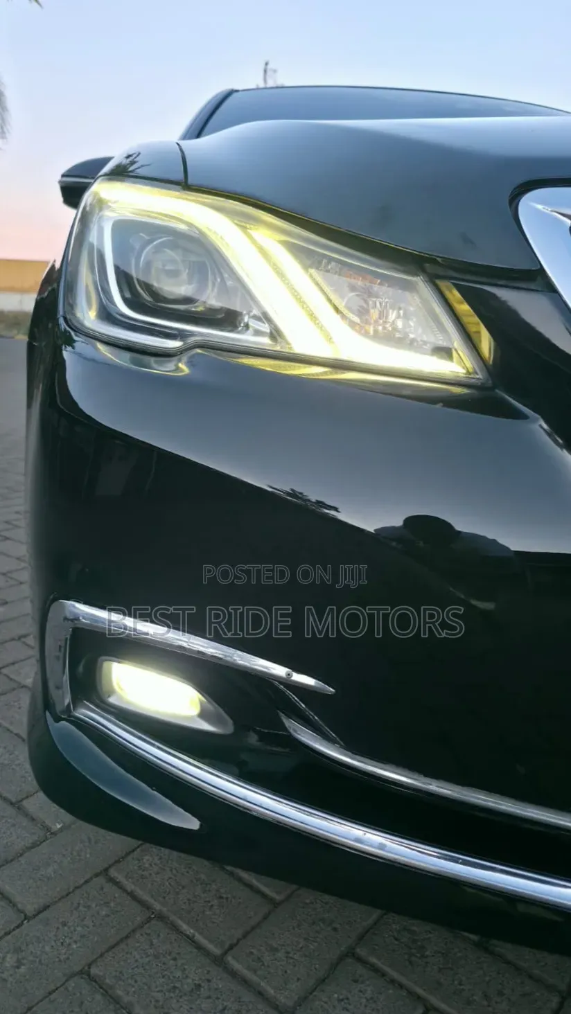Toyota Crown 2016 Black