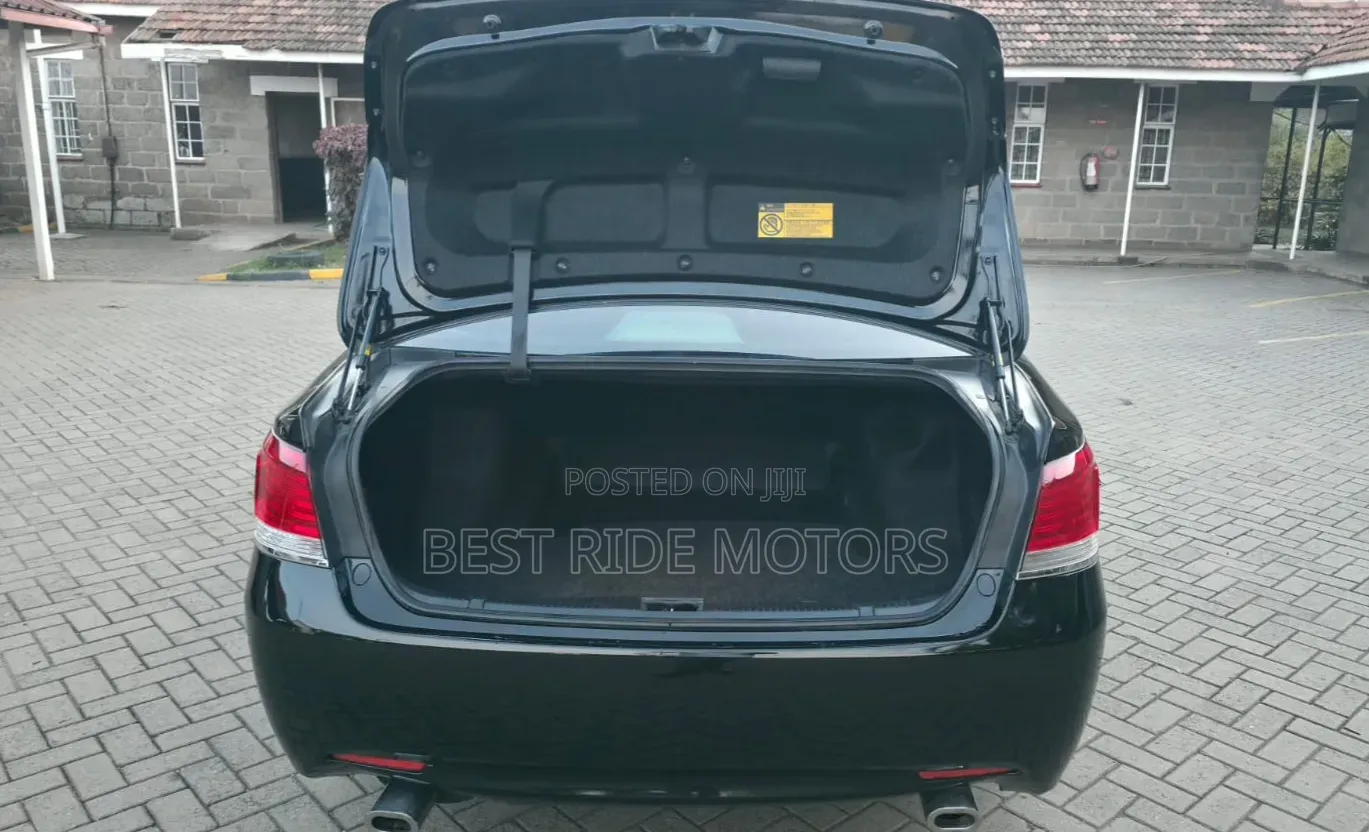 Toyota Crown 2016 Black