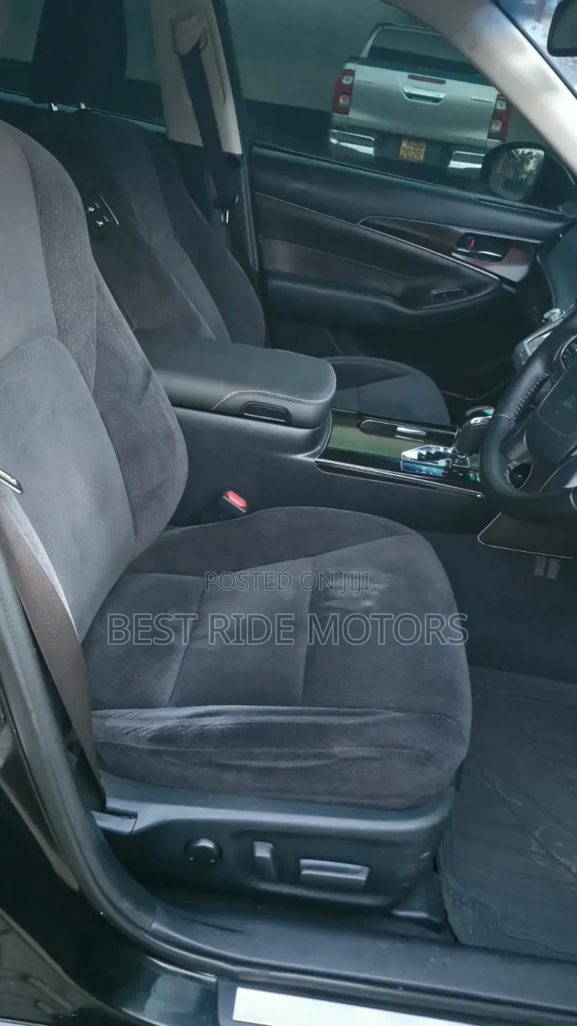 Toyota Crown 2016 Black