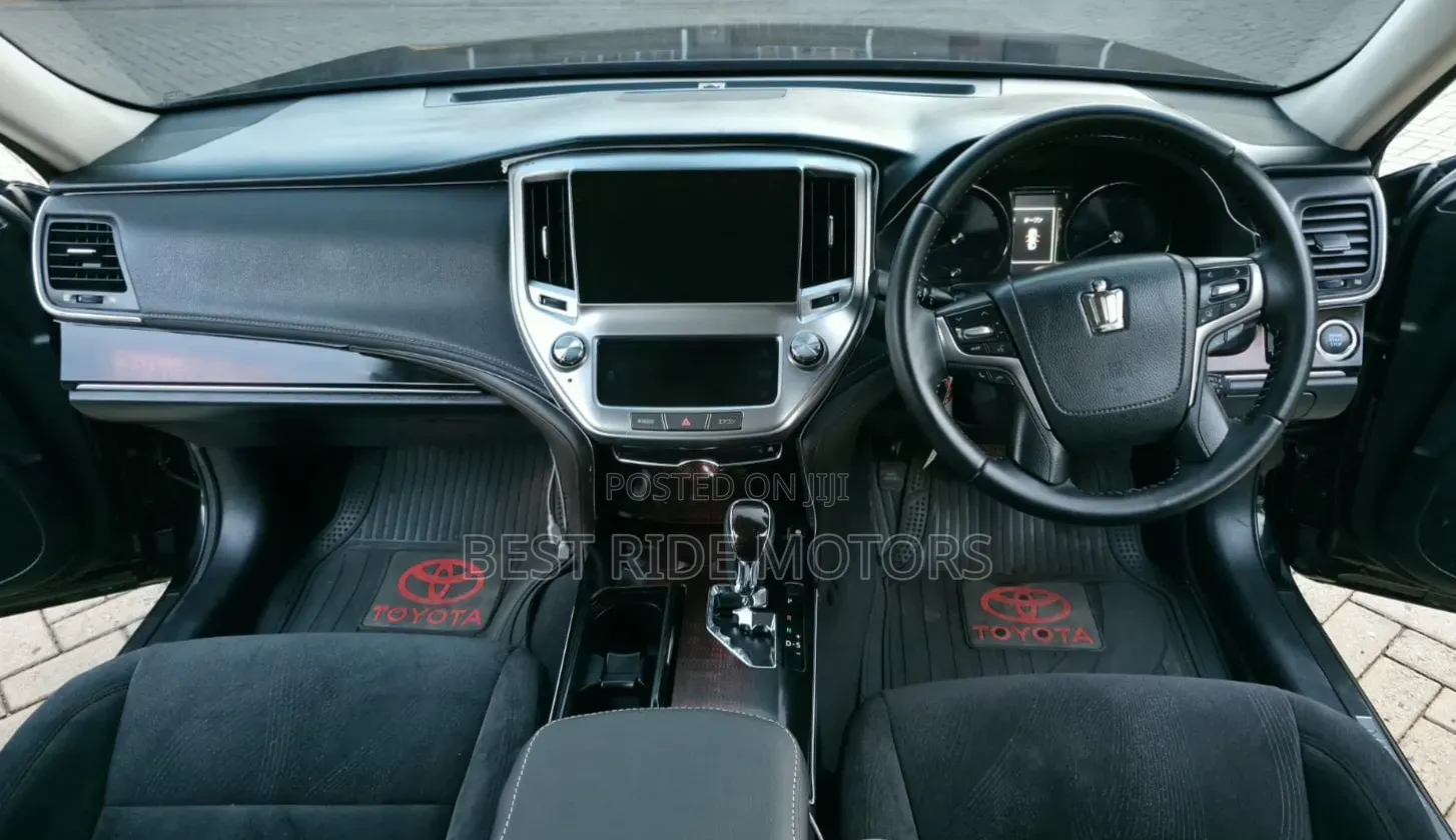 Toyota Crown 2016 Black