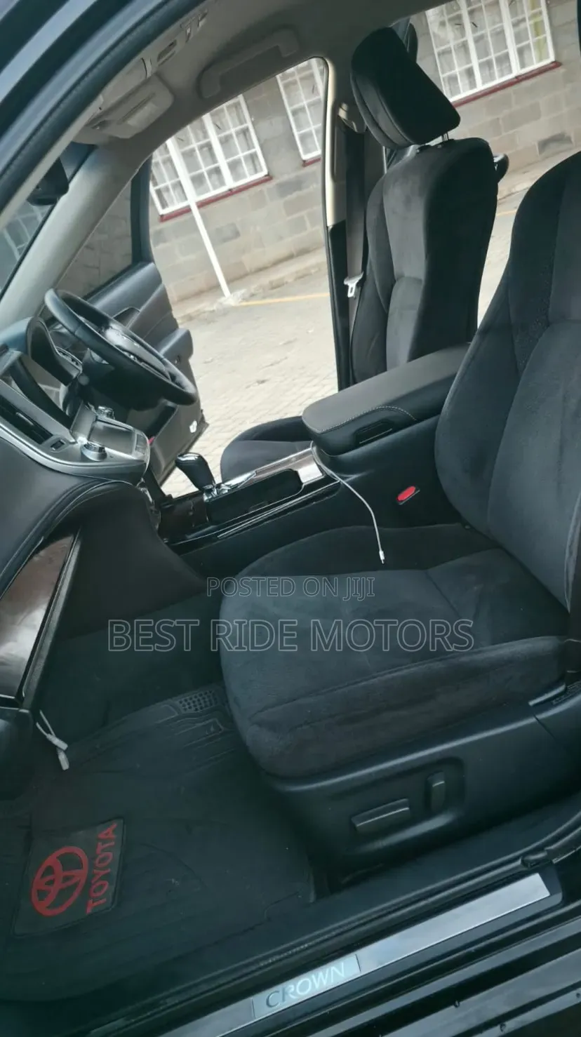 Toyota Crown 2016 Black