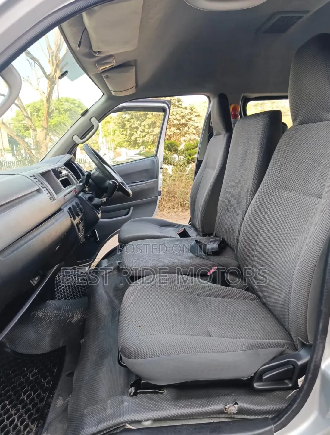 Toyota HiAce 2014 Silver
