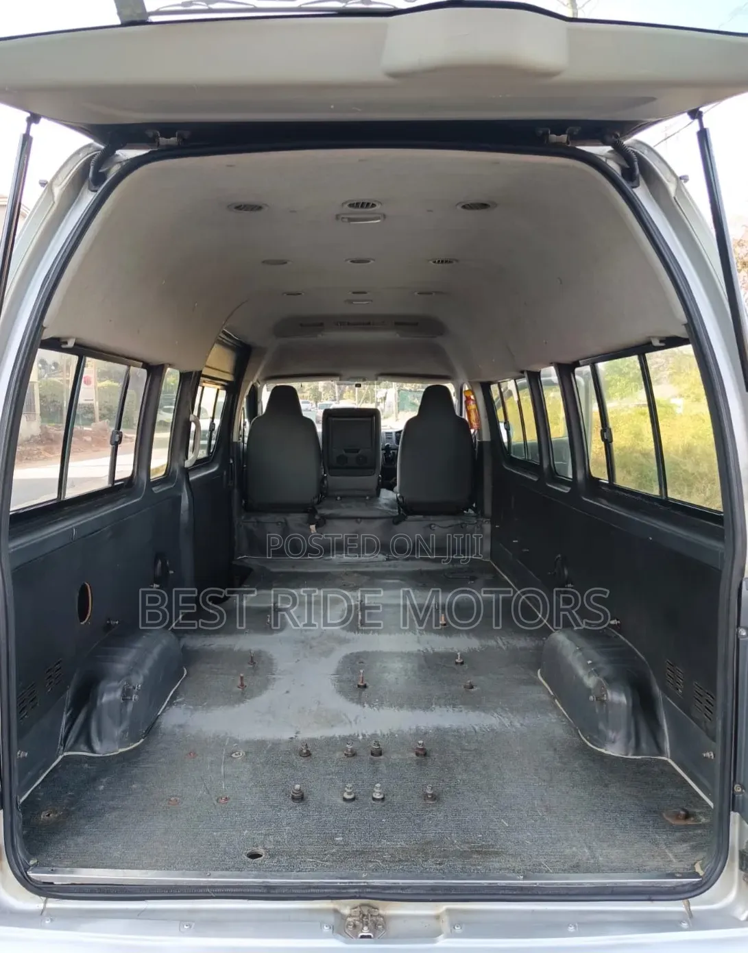 Toyota HiAce 2014 Silver