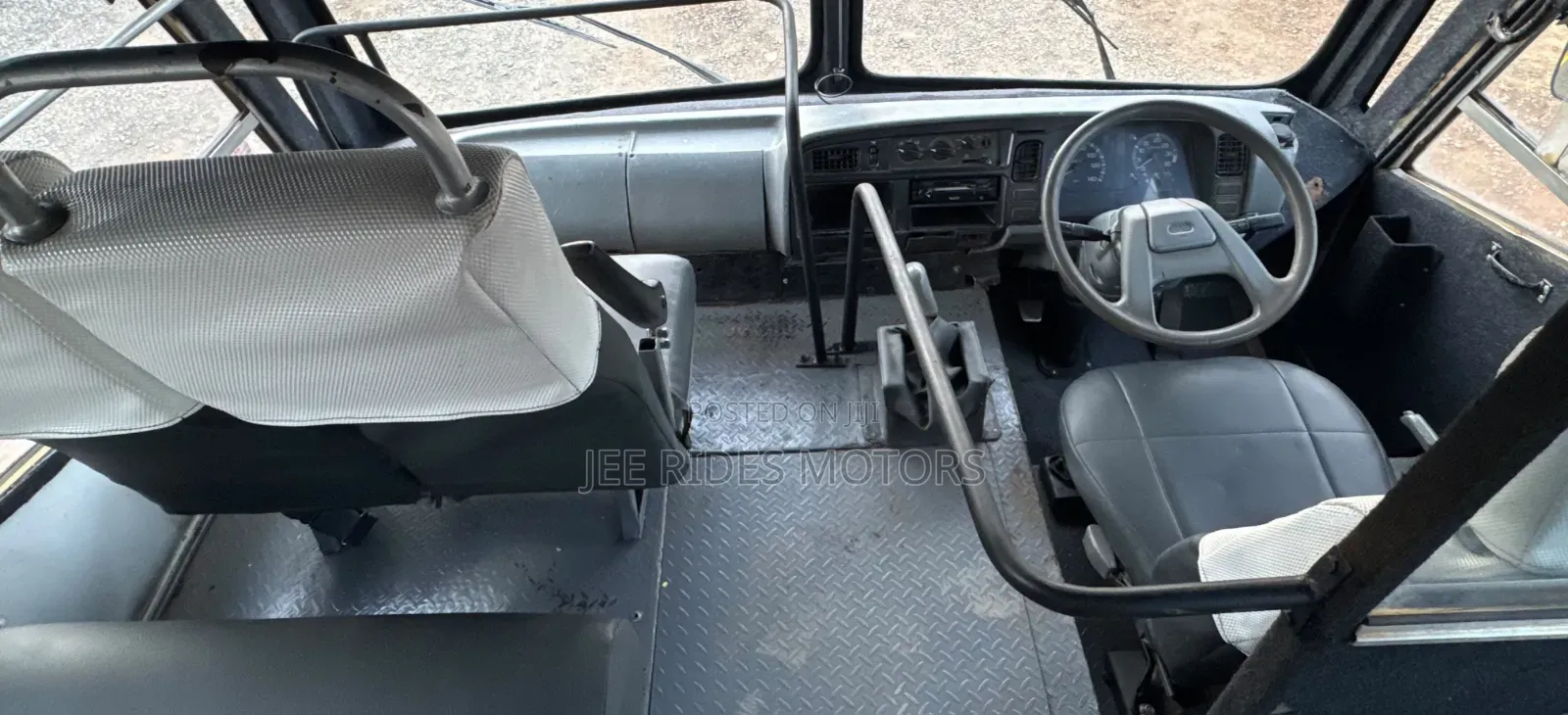 Mitsubishi Fuso Canter 2014 Yellow