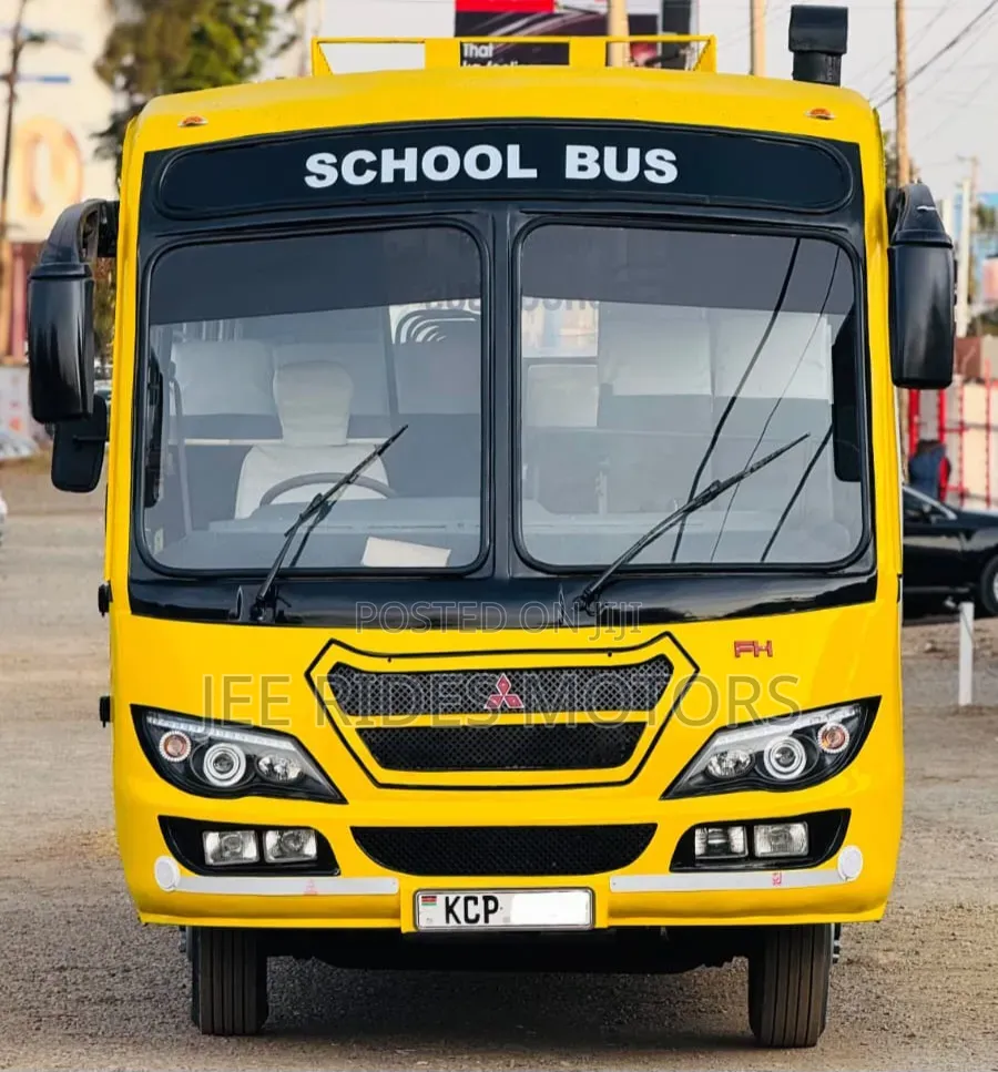 Mitsubishi Fuso Canter 2014 Yellow