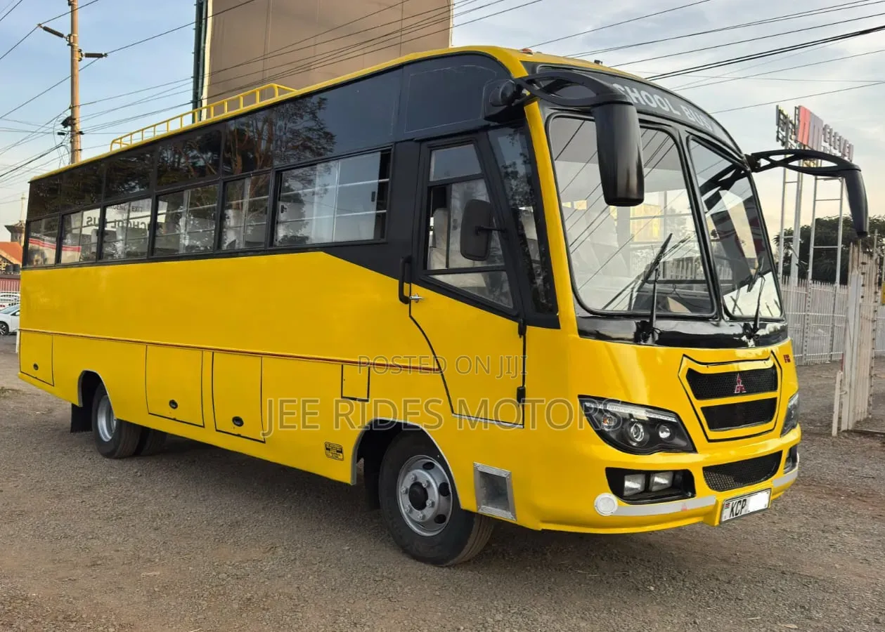 Mitsubishi Fuso Canter 2014 Yellow