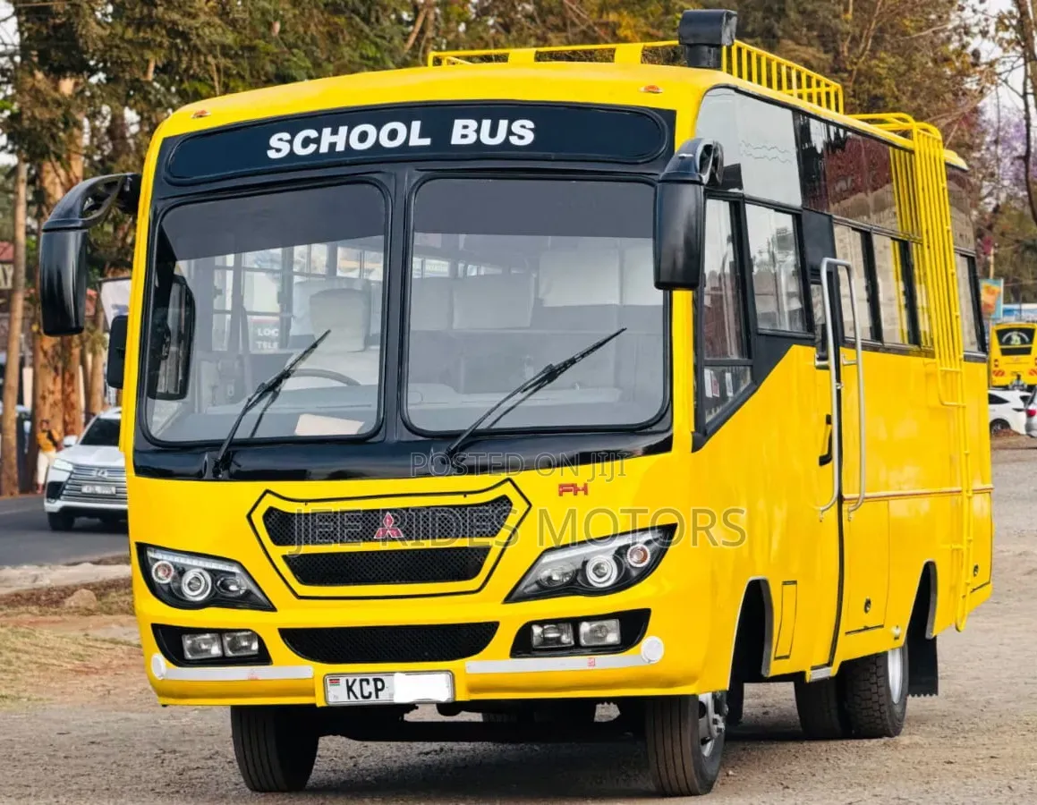 Mitsubishi Fuso Canter 2014 Yellow