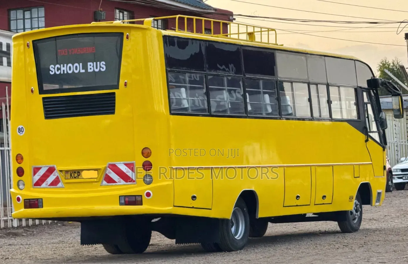 Mitsubishi Fuso Canter 2014 Yellow