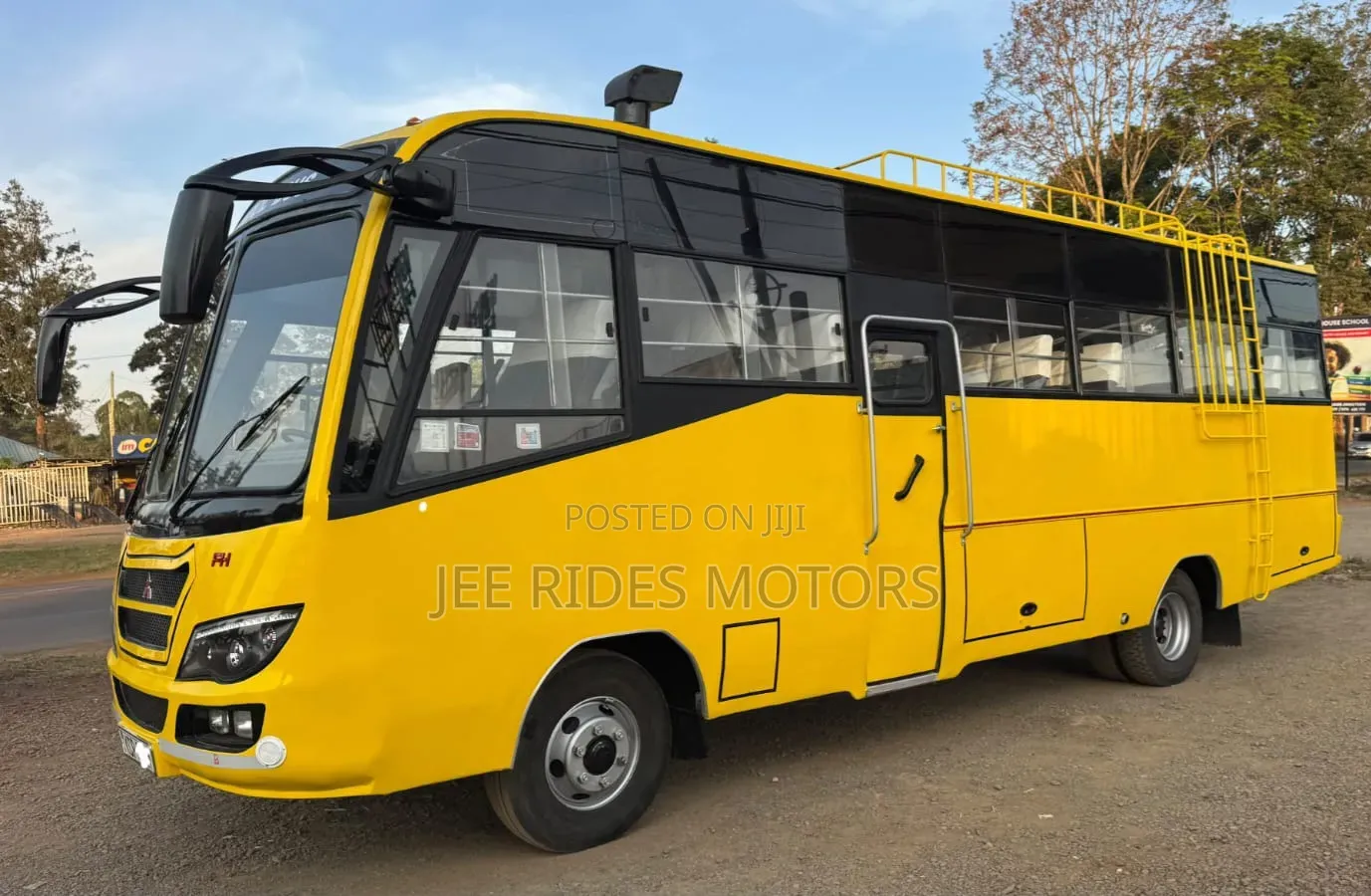 Mitsubishi Fuso Canter 2014 Yellow