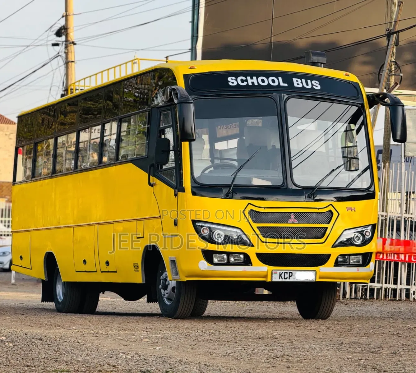 Mitsubishi Fuso Canter 2014 Yellow