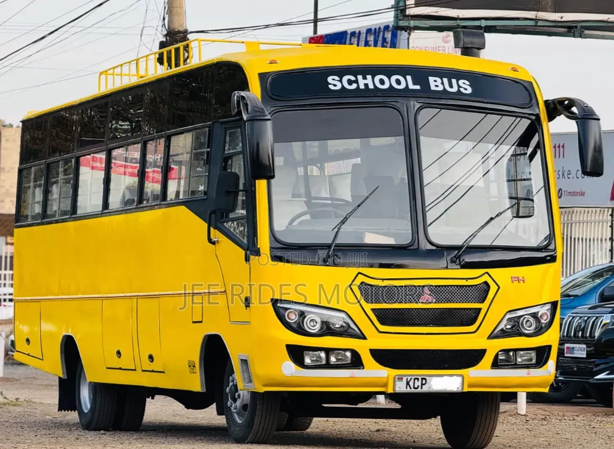 Mitsubishi Fuso Canter 2014 Yellow