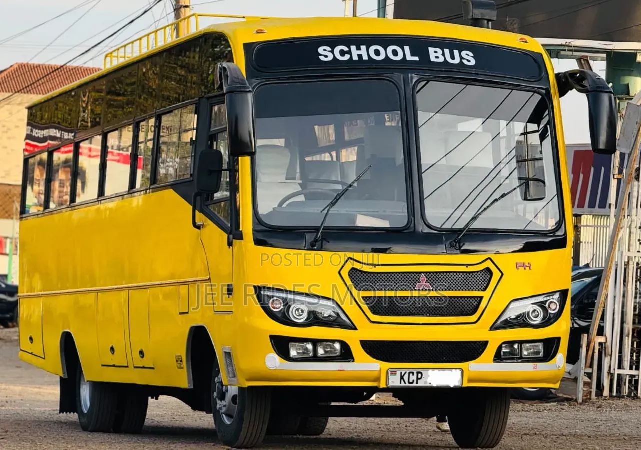 Mitsubishi Fuso Canter 2014 Yellow