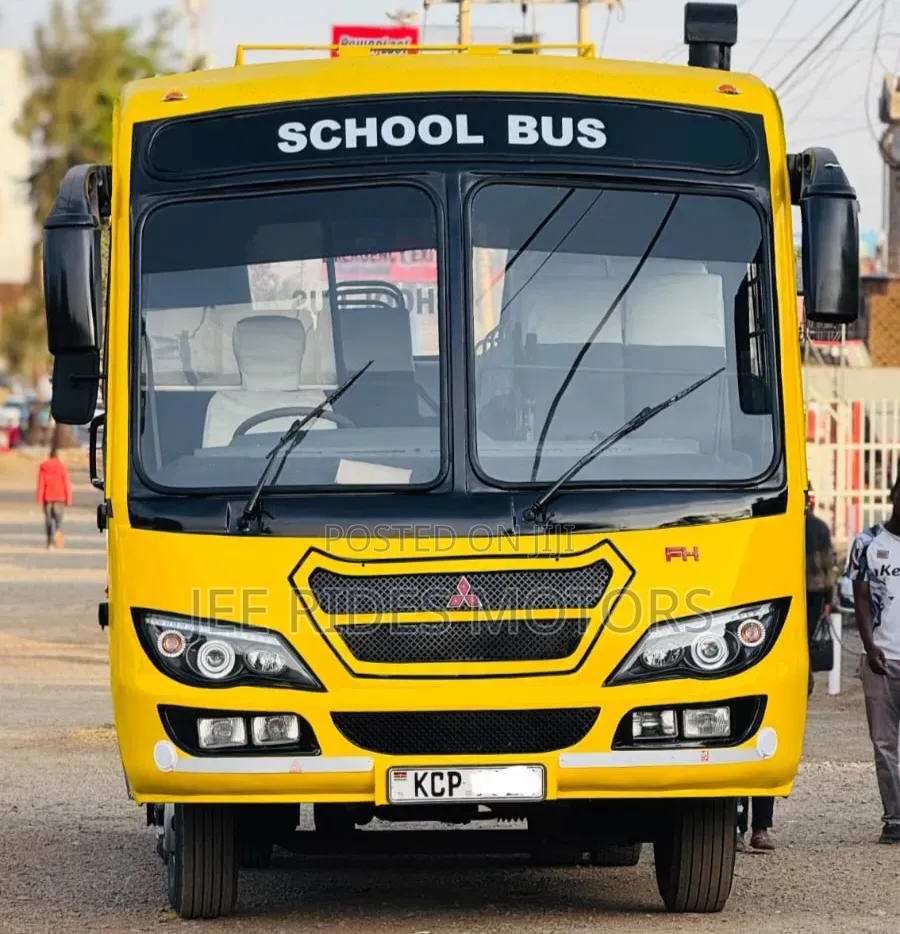 Mitsubishi Fuso Canter 2014 Yellow