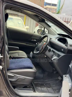 Toyota Sienta 2018