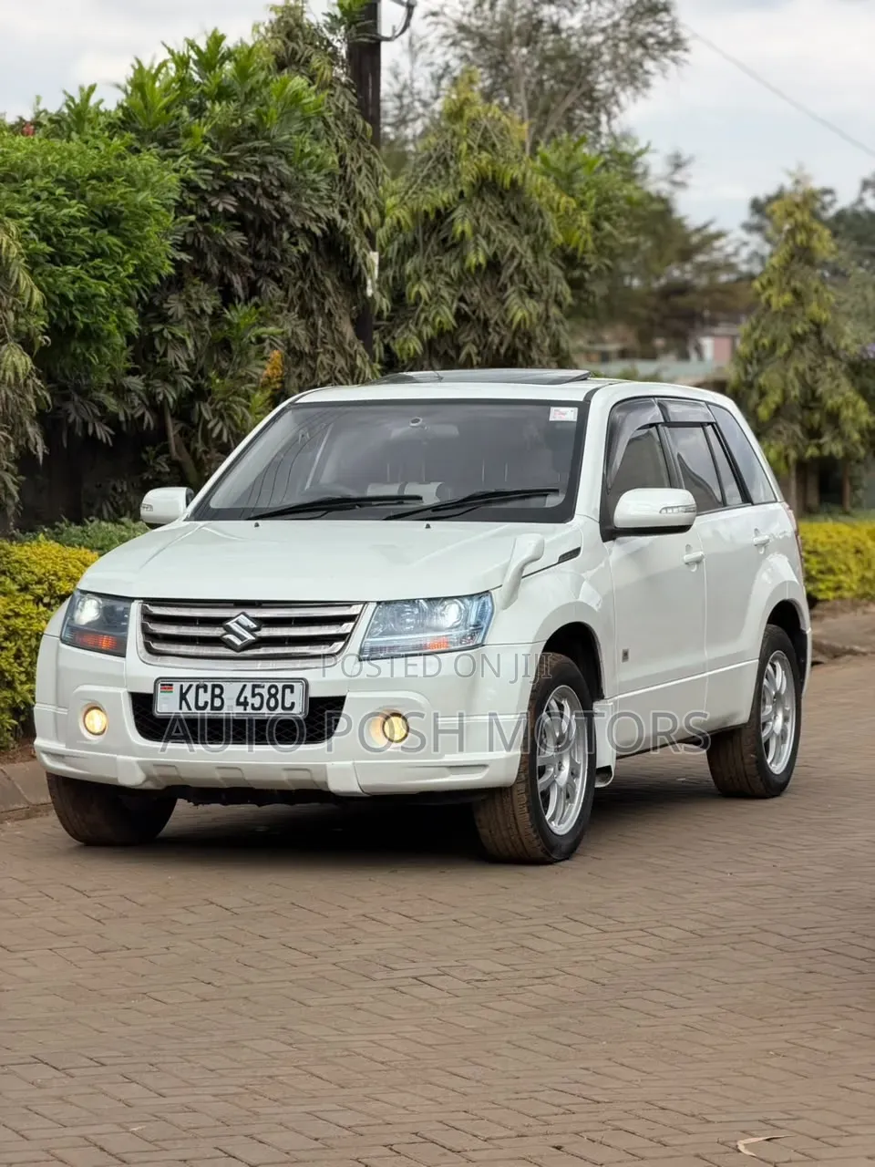 Suzuki Escudo 2010 White