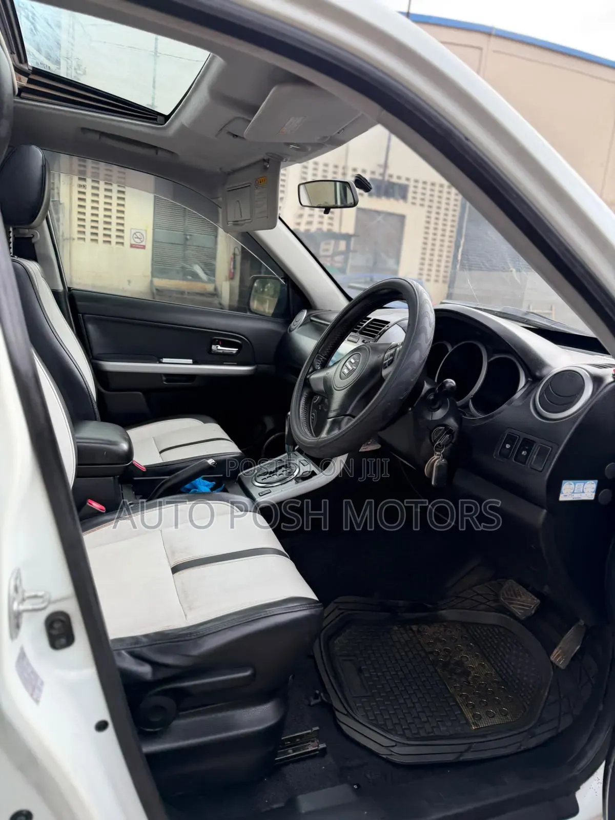 Suzuki Escudo 2010 White