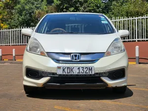 Honda Shuttle 1.5 Hybrid 2WD 2015 Pearl