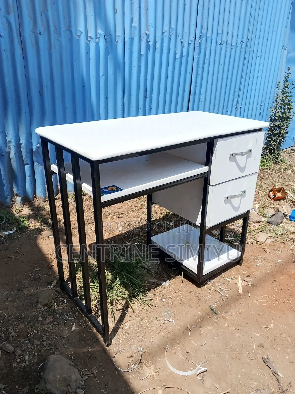 Manicure Table