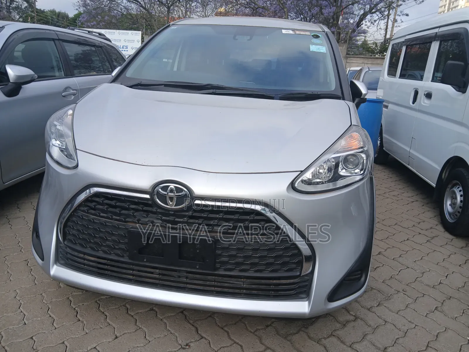 Toyota Sienta 2019 Silver