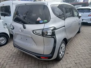 Toyota Sienta 2019 Silver