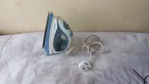 Philips LightCare Steam Iron (GC1480) - Excellent