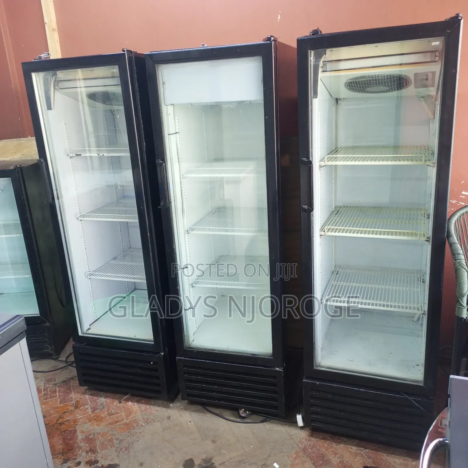 Medium Show Case Chilled (300l)