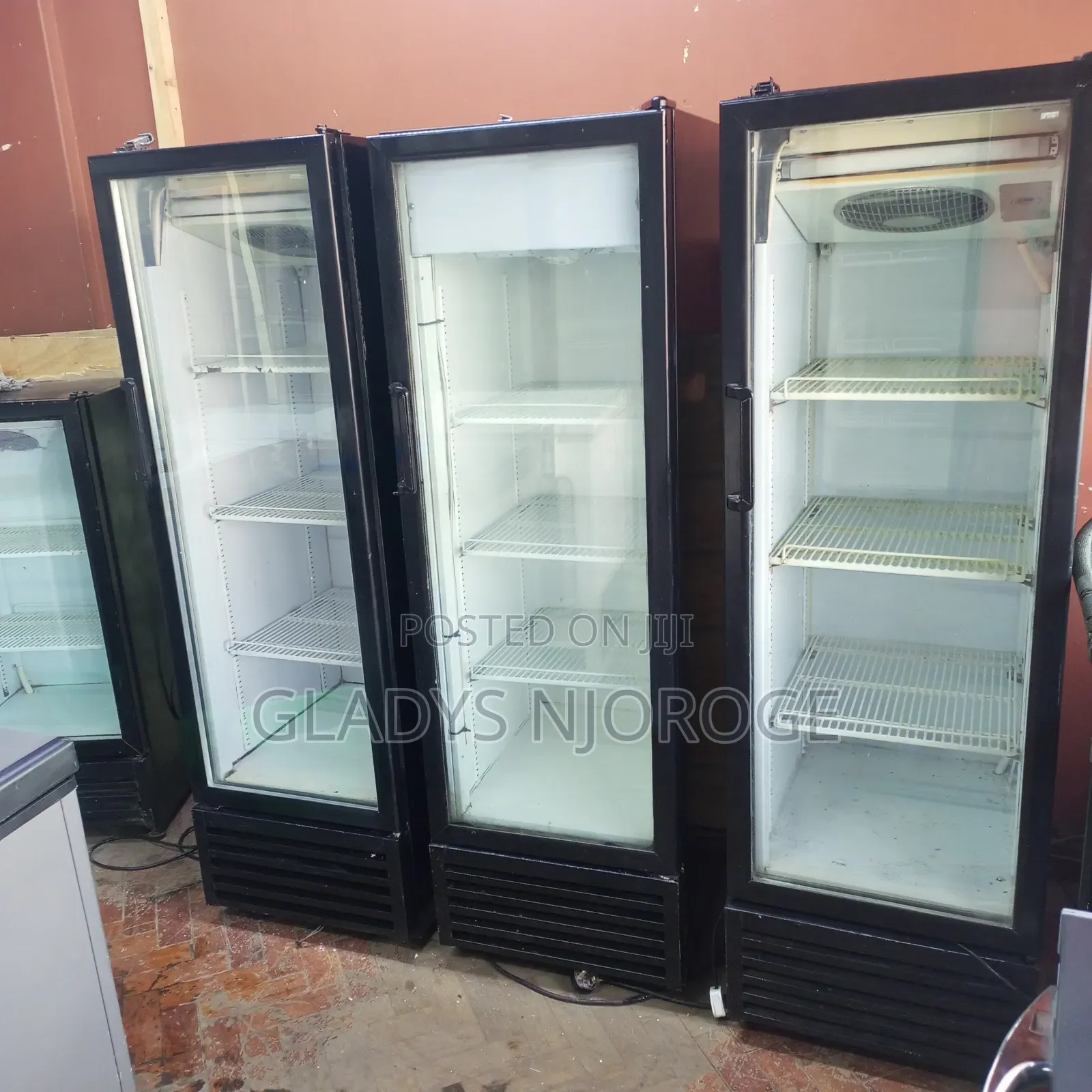 Medium Show Case Chilled (300l)