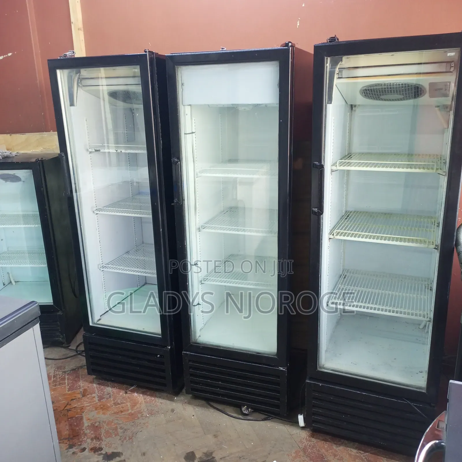 Medium Show Case Chilled (300l)