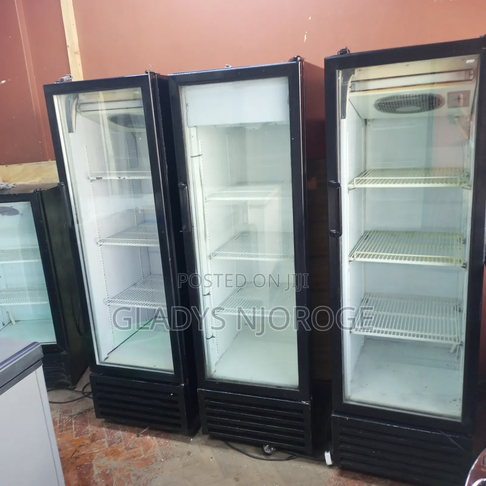 Medium Show Case Chilled (300l)