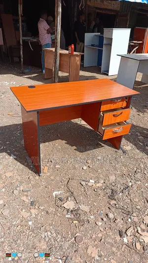 Black Lipping Cherry Desk