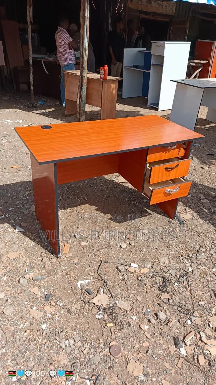 Black Lipping Cherry Desk