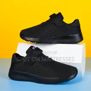 Unisex Breathable Sneakers. Sizes 28-40. Colours Black/Pink.