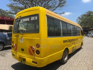 Mitsubishi Fuso Rosa 2004 Yellow