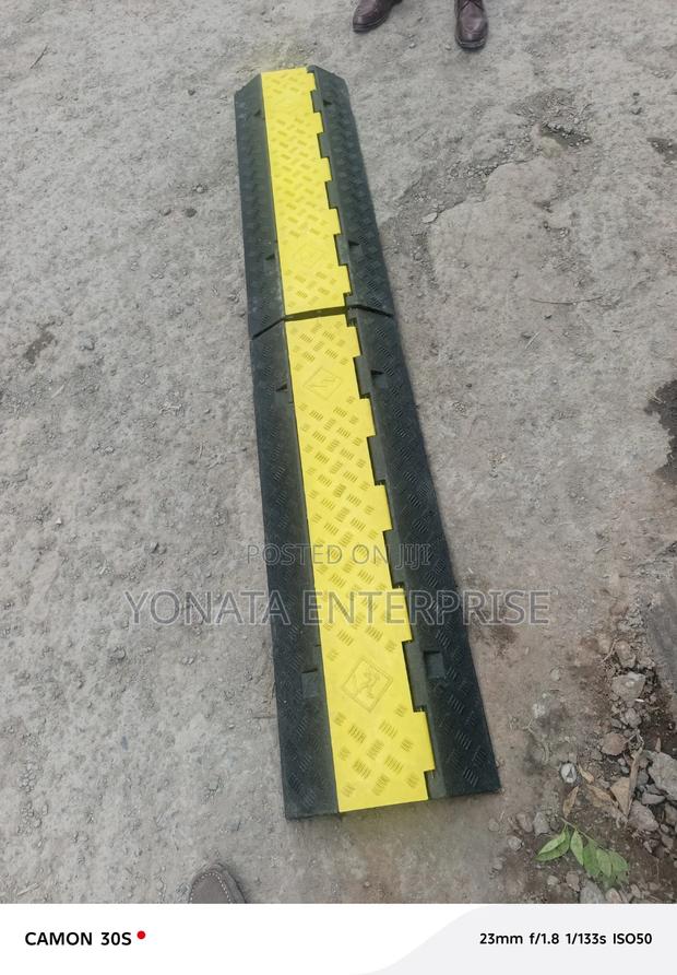 Heavy Duty Reflective 2-Channel Cable Protector - thumbnail 2