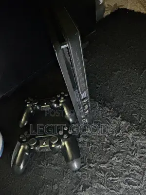 Play Station 4Slim