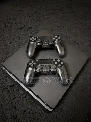 Play Station 4Slim