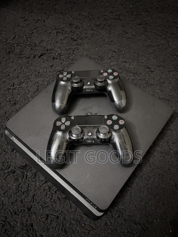 Play Station 4Slim - main view
