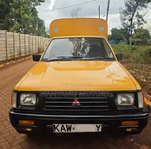 Mitsubishi L200 2006 Yellow