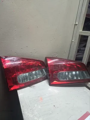 Y 12 Nissan Bootlights