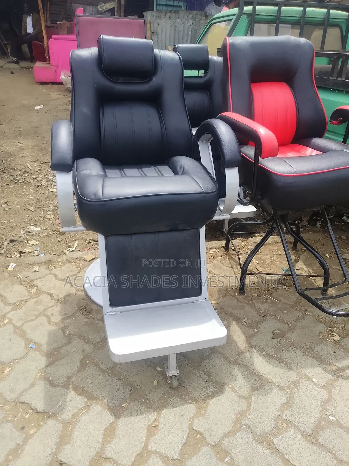 Kinyozi (Barber Seat)