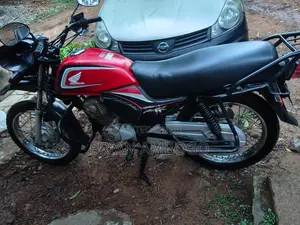 Honda CB 2022 Red